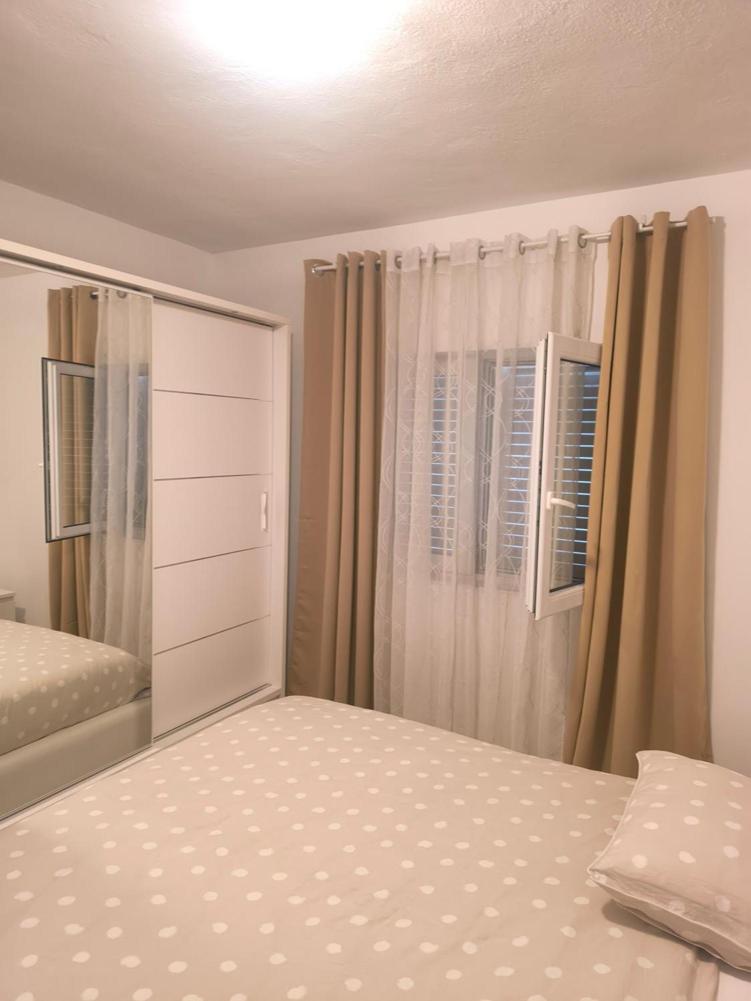 Apartman Rex Svinisce Kamer foto